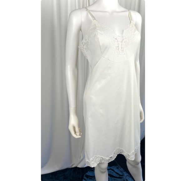 Vintage Vanity Fair Bridal White Slip Dress with Floral Lace Trim • Small - Picture 4 of 10
